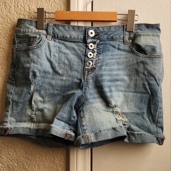 maurices- button front denim shorts - Picture 1 of 5